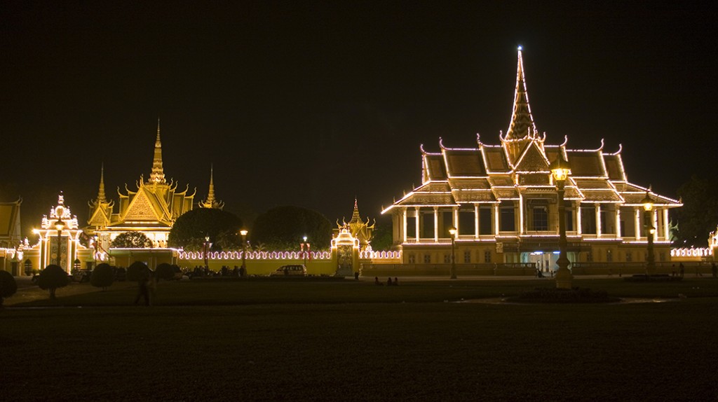 Royal Palace at night