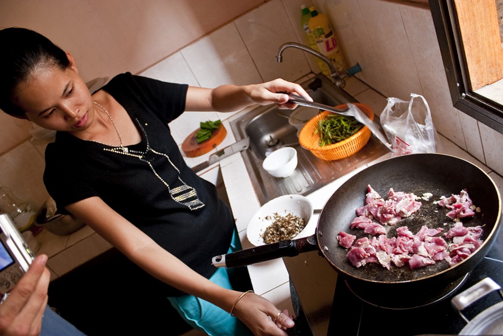 Stir fried beef with tree ants