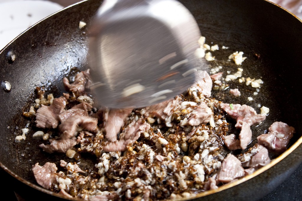 Stir fried beef with tree ants